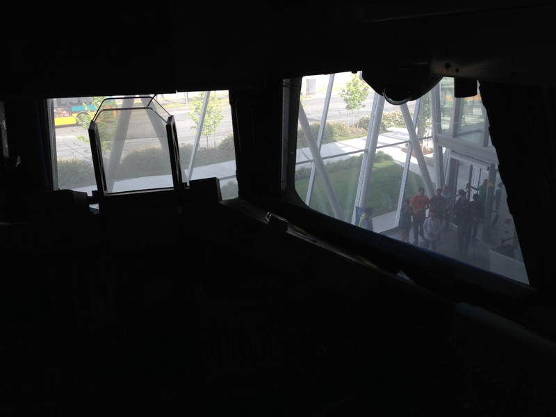 Illustration for article titled I Took This Amazing Tour Inside the Space Shuttle. So Should You.